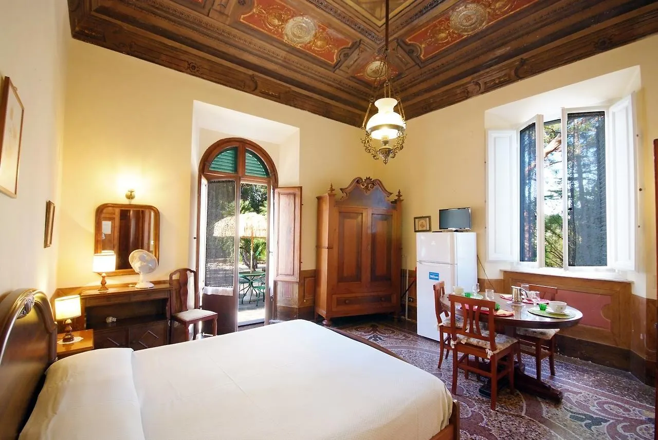 Villa Teresa Porto Azzurro 0*,  Itália